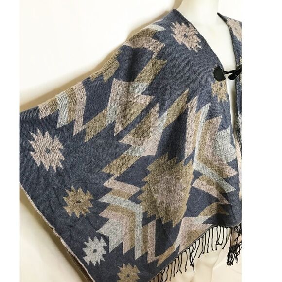 AZTEC cozy wrap shawl - Picture 3 of 3